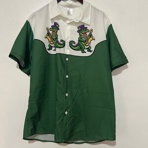 Hawaiian shirt, men's SZ XL, green buttons and a print of an saxophone.